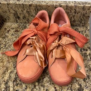 Puma suede NWOT size 7 runs big like 8 or 8.5 size